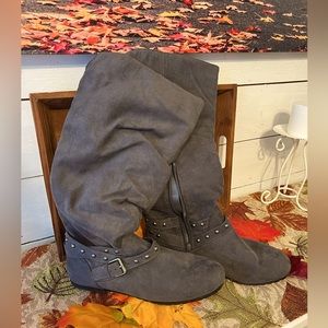 Size 8.5 Kohls Boots in Gray. Worn twice.